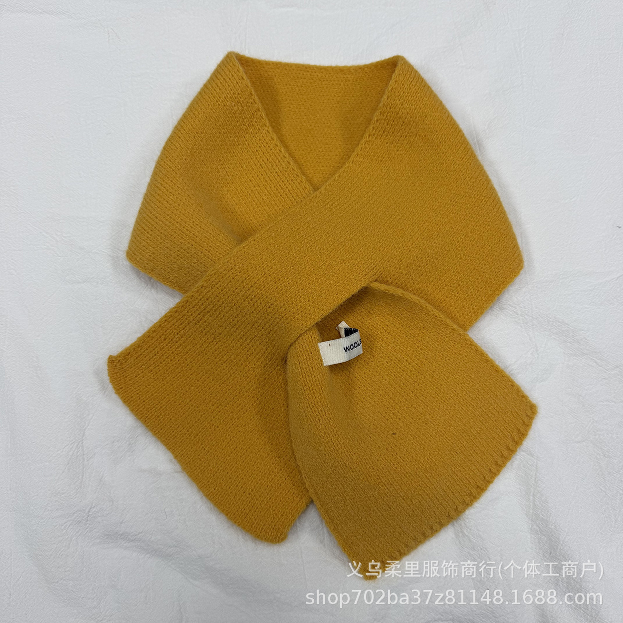 Core-spun yarn knitted solid-color small scarf for women, autumn and winter, cross-over design, easy to wear, neck warmer, versatile, decorative neck wrap, available in multiple colors