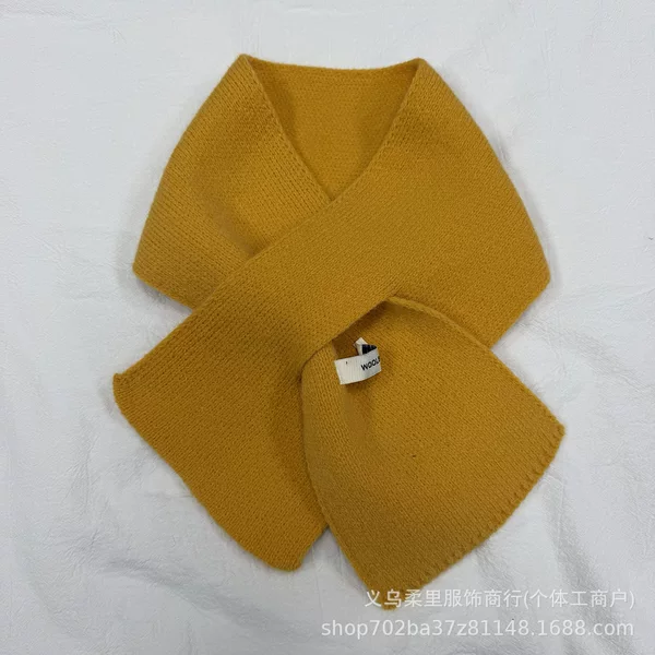 Core-spun yarn knitted solid-color small scarf for women, autumn and winter, cross-over design, easy to wear, neck warmer, versatile, decorative neck wrap, available in multiple colors