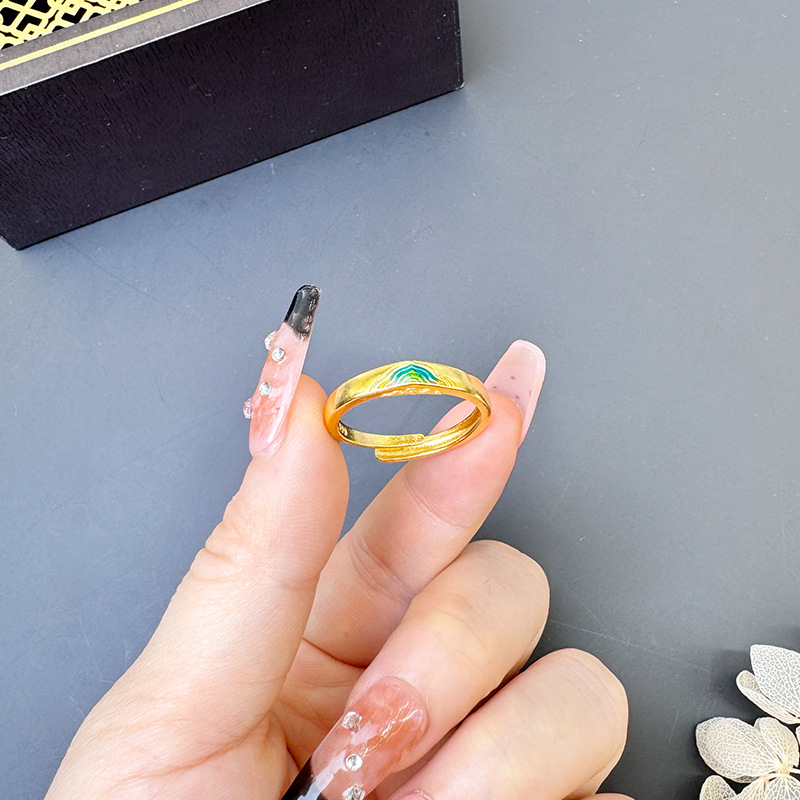 Anillo de agua verde de Vietnam de arena verde nicho femenino de lujo ligero de alto nivel goteo de aceite de estilo chino de boca viva joyas onduladas de agua