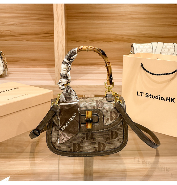 Borsa da donna in vera pelle all'ingrosso in fabbrica luce di lusso di nicchia high-end senso D lettera temperamento sciarpa di seta tracolla portatile a tracolla in bambù_voghion.com