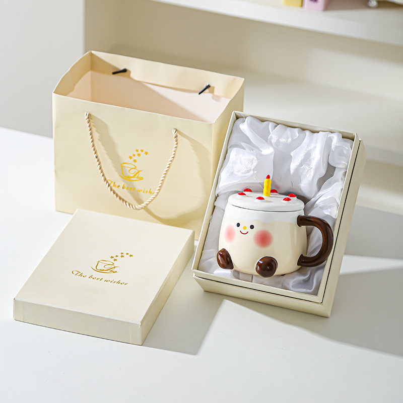 Taza de pastel de dibujos animados creativos Regalo de cumpleaños Regalo de mano Taza de cerámica Taza de agua linda de alto valor Taza con tapa