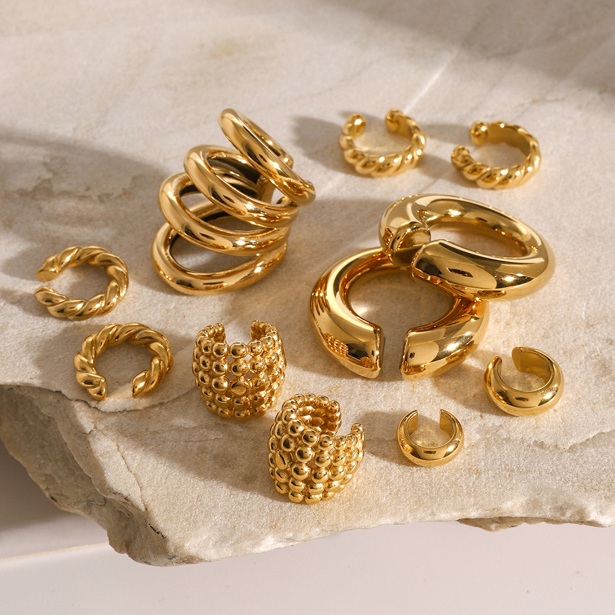 Europa y los Estados Unidos transfronterizos de acero inoxidable nuevo tipo de mujer alta sensación de 18k oro no decolor pendientes de orejas en aretes de torsión simple