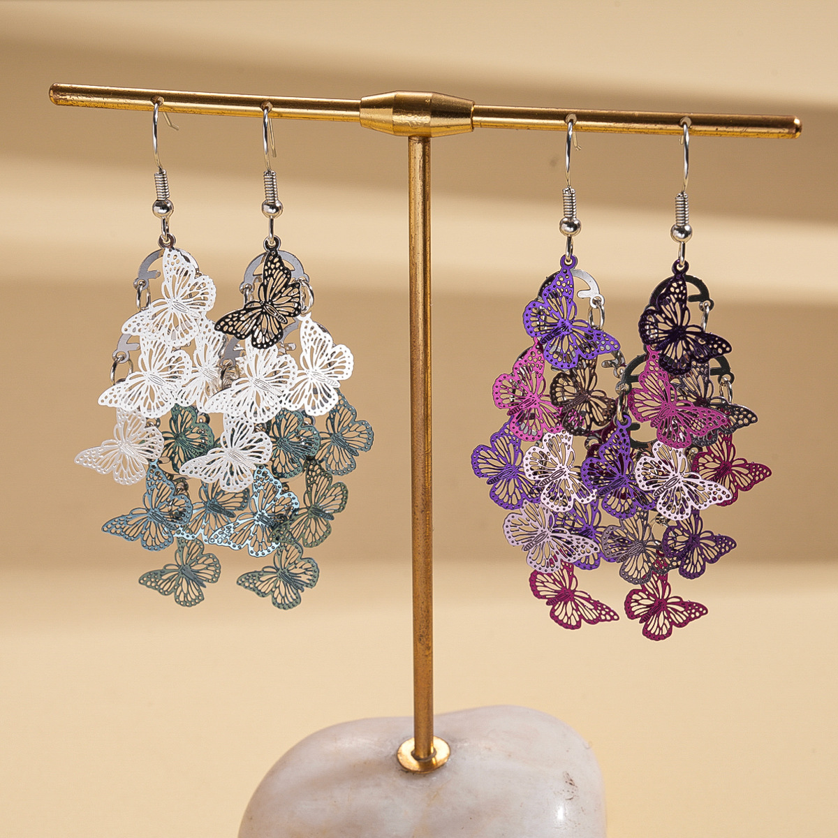 Europa y los Estados Unidos transfronterizos mariposa agujero gancho de orejas bordilla estilo nacional estilo retro moda personalidad pendientes de nicho de alta sensación de orejas image 3