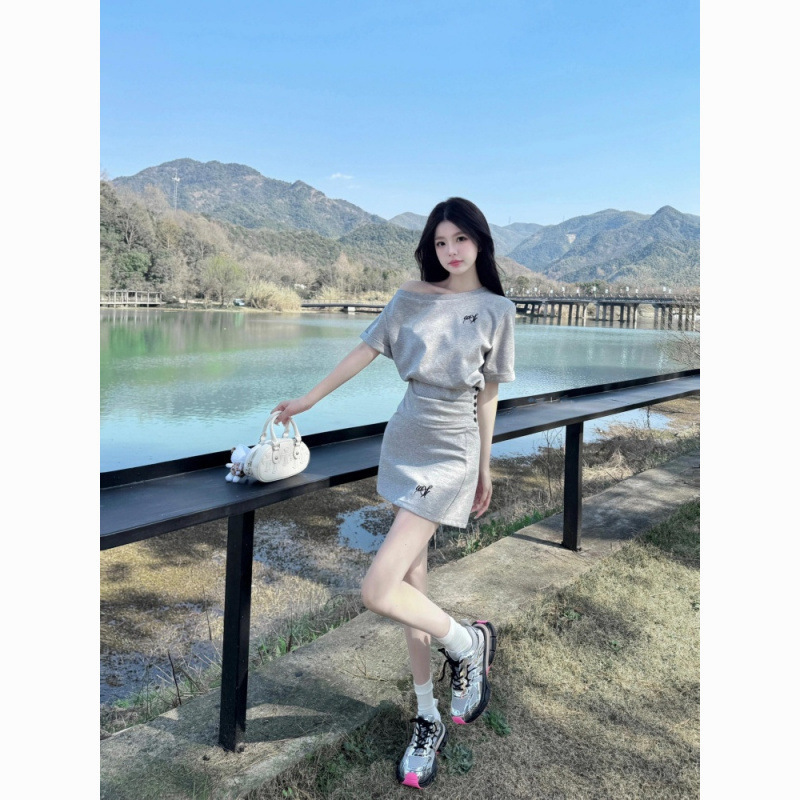 韩系斜领实拍感夏季短裙两件套潮时尚露肩短袖新款休闲运动套装女