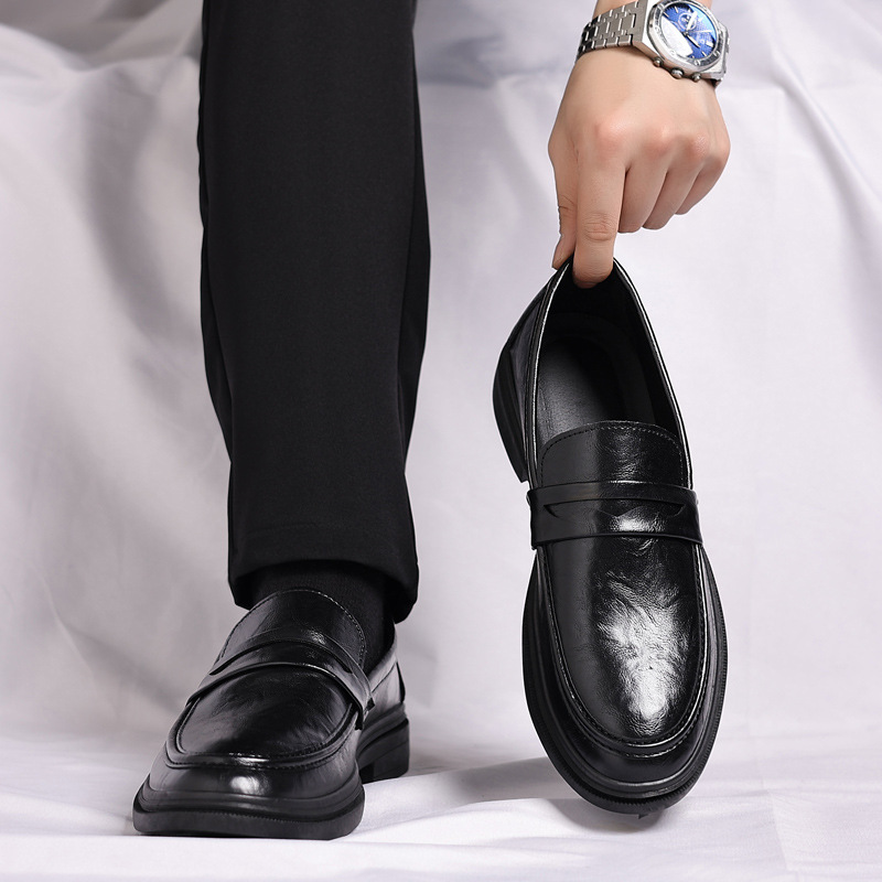 2025 nuevos zapatos clásicos transfronterizos para hombres, casual de negocios, zapatos de cuero con flecos británicos, zapatos de guisantes para hombres, zapatos invisibles para aumentar la altura