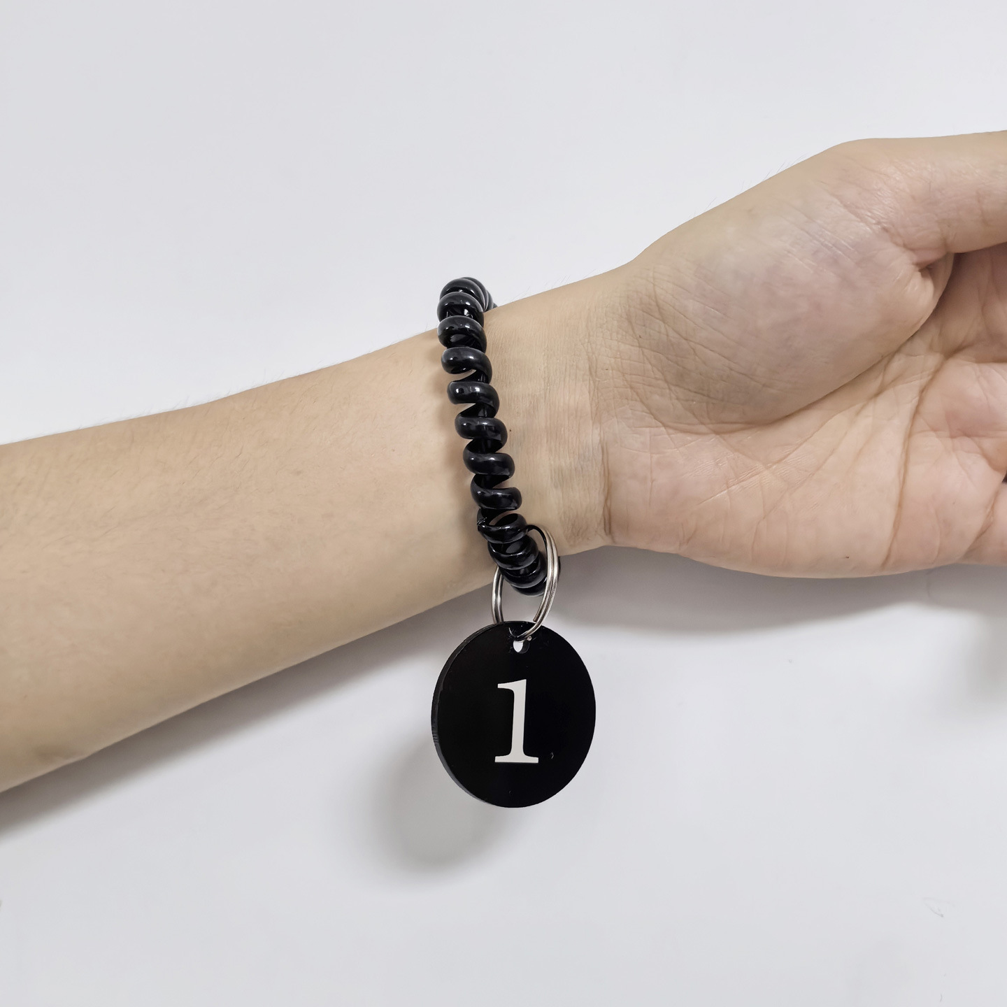 号码牌数字标签牌手环洗浴手牌亚克力编号牌钥匙牌挂扣编码序号牌