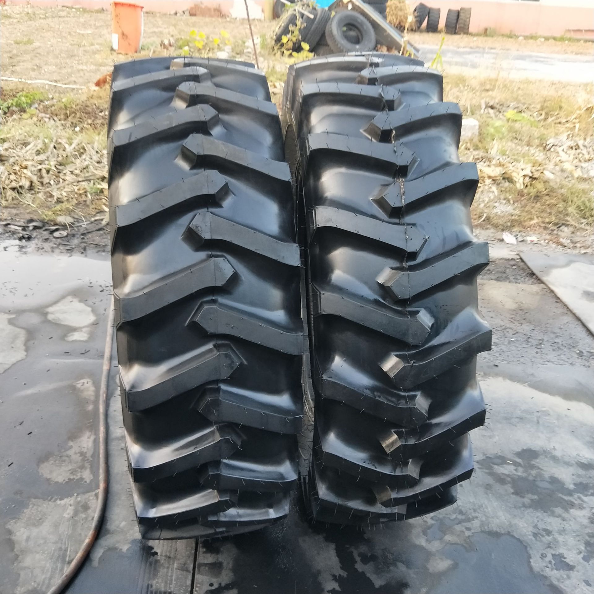现货16.9-30人字农业轮胎14.9-30拖拉机轮胎 收割机轮胎 批发零售