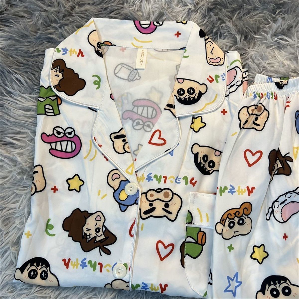 Venta al por mayor transfronteriza de seda de hielo de imitación de dibujos animados pequeños nuevos pijamas de verano para mujer traje de pantalones cortos de manga corta estampados ropa fina para el hogar estilo lindo