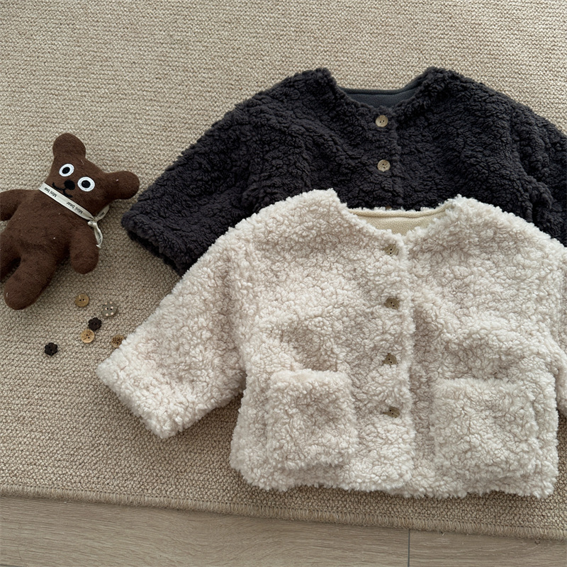 Xifan 2023 Invierno nuevos niños de piel forrada de lana engrosada abrigo niños y niñas estilo coreano cálido abrigo de algodón acolchado