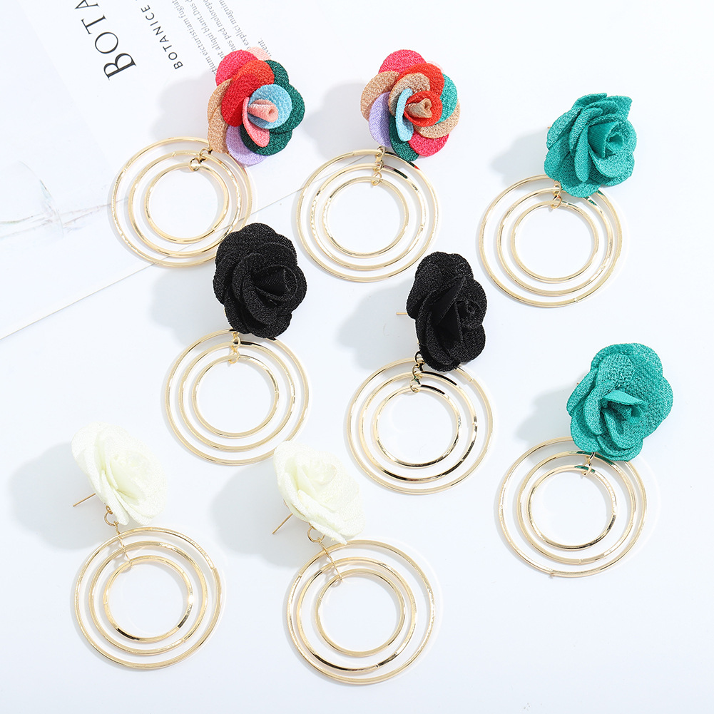 Boucles D&#39;oreilles Fleurs En Tissu Doux display picture 3