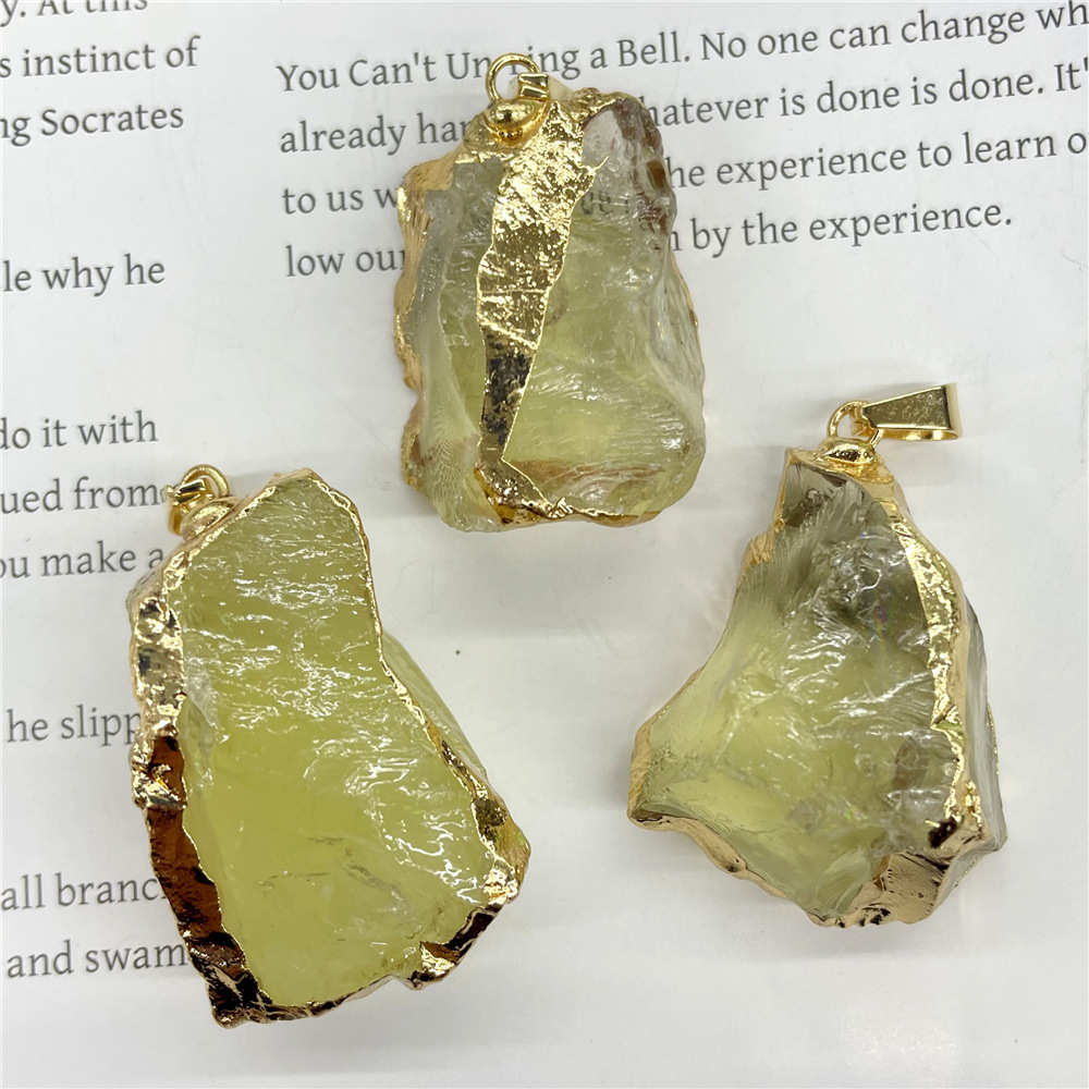 Al por mayor gema natural de cristal oro borde amorfo colgante collar accesorios DIY simple estilo europeo y americano