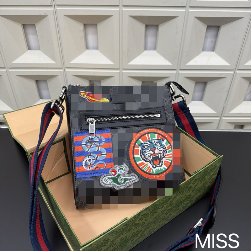 Direct Supply Cross-Border m Lv Men's Bag Women's Bag Genuine Leather Messenger Bag Three-In-One Black Warrior Pillow Bag Box Bag Chain Bag Direct Supply Cross-Border m Lv Men's Bag Women's Bag Genuine Leather Messenger Bag Three-In-One Black Warrior Pillow Bag Box Bag Chain Bag