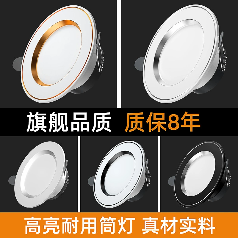 Трехцветные диммируемые светодиодные потолочные светильники для освещения потолочных отверстий в гостиной.