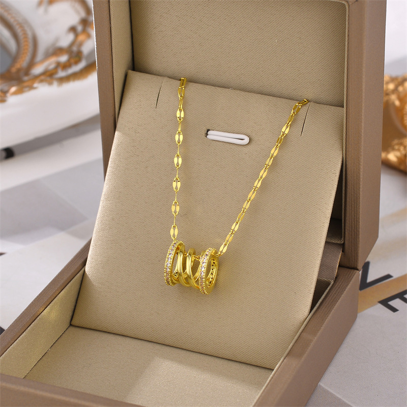 Collar de acero de titanio para mujeres simple y versátil estilo ligero de lujo nicho diseño de alta calidad no decoloración joyería de cadena de clavícula al por mayor
