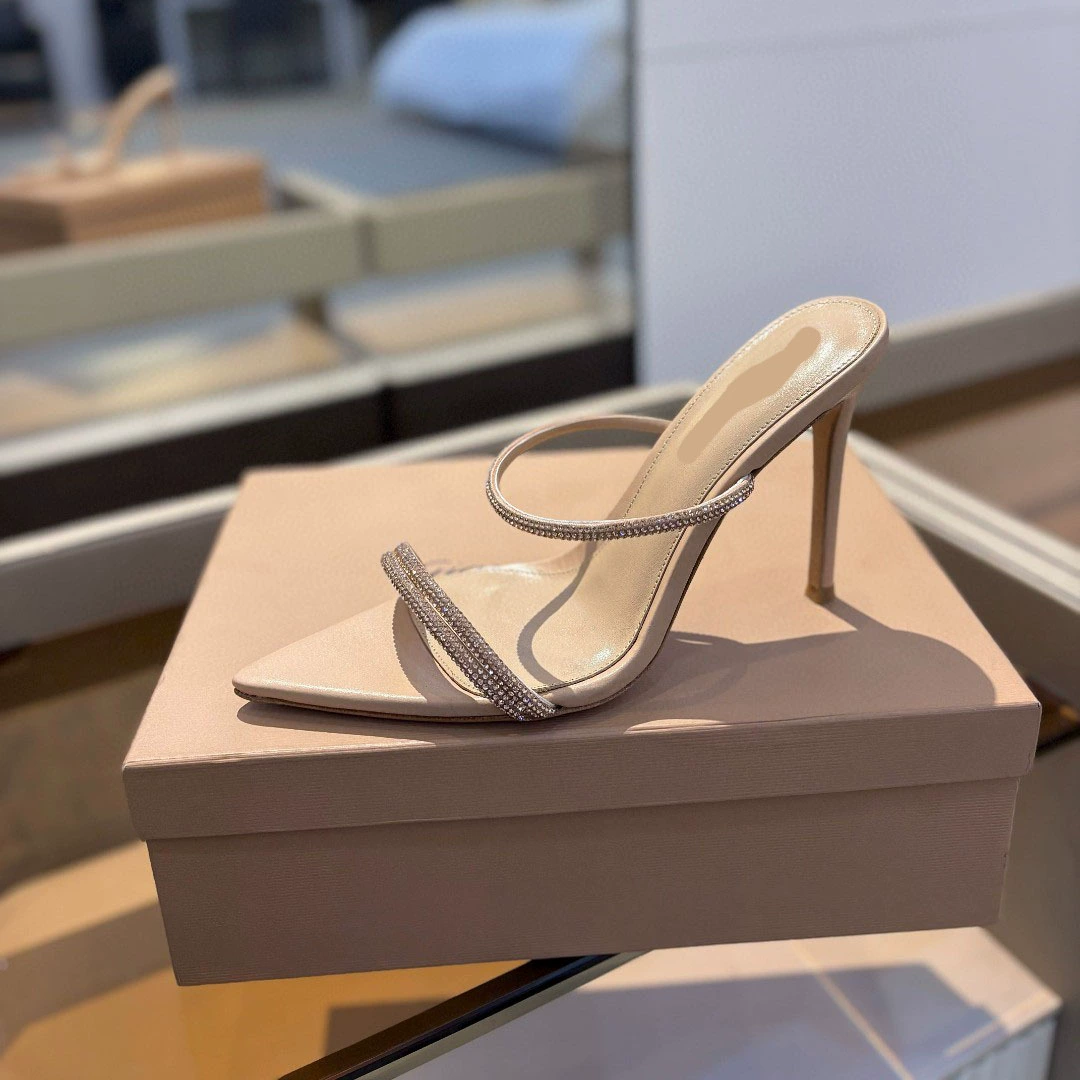 Summer fashionable universal slippers with a strap, thin strap