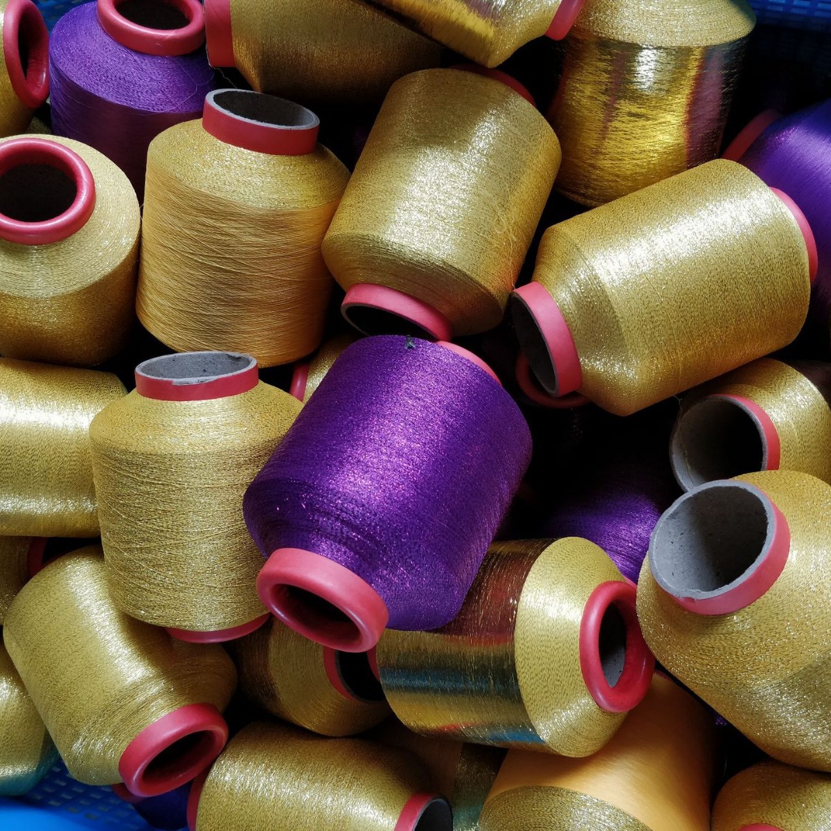 红色涤纶丝全包银黑双色合股纱针织罗纹口用扁平黑绿直丝勾包袋