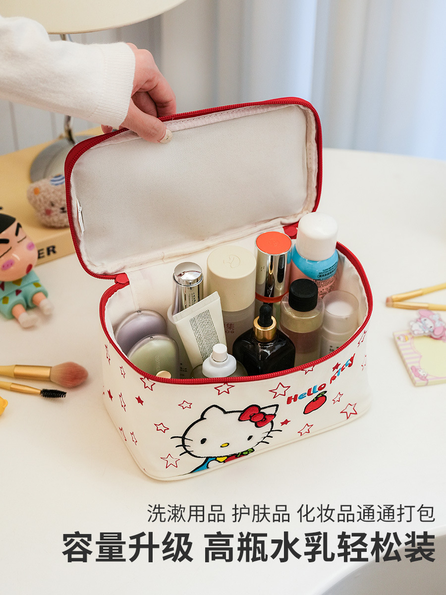 Sanrio Kitty Square Bags de maquillaje mujeres bordadas portátiles de gran capacidad de viaje lindas bolsas de almacenamiento bolsas de lavado