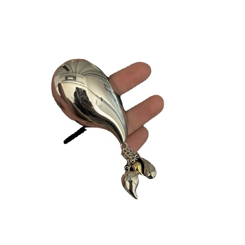 French vintage metal glossy streamlined chili pepper tassel pendant brooch, light luxury high-end sense western wear accessory for women