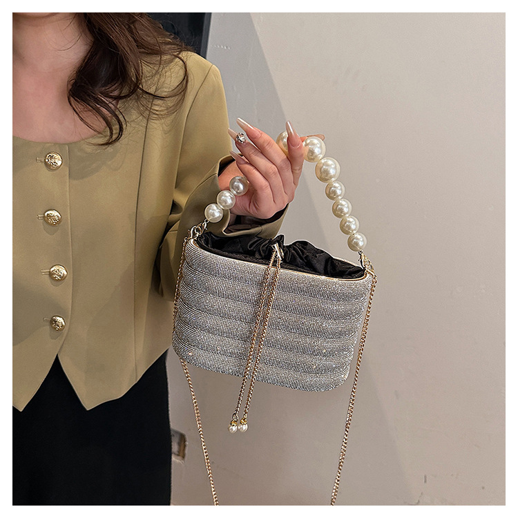 Bolso de lujo con cadena de diamantes y ondas, diseño francés, con diseño de cubo estúpido, brillante, con perlas de hadas y agua_voghion.com