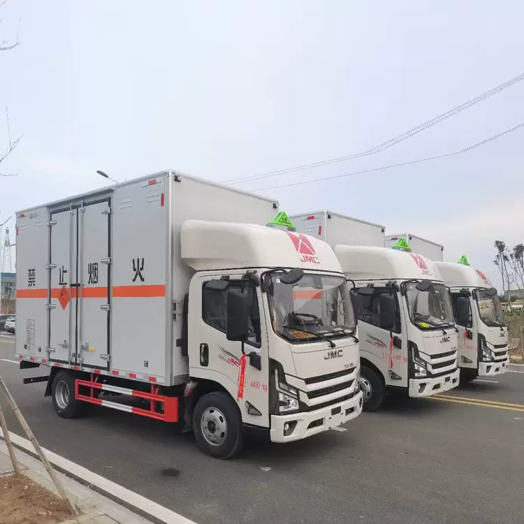 江淮7吨8吨危险品厢式车3类危险品厢式运输车优质供应