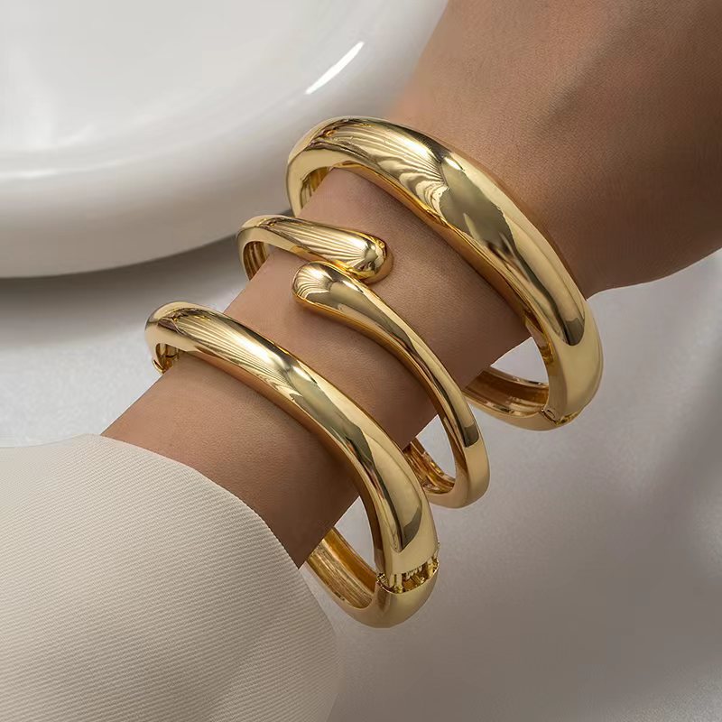 Europa y los Estados Unidos lujo transfronterizo diseño ligero de la industria pesada sensación pulsera metálica brillante abertura pulsera geometría minimalista personalidad amplia joyas