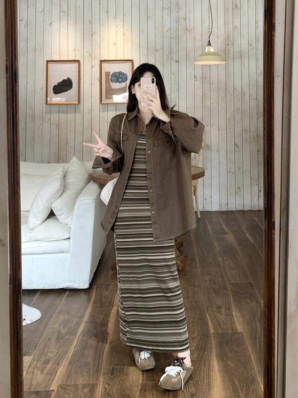 大码女装时尚宽松咖色系牛仔外套长袖秋修身条纹吊带连衣裙套装|undefined