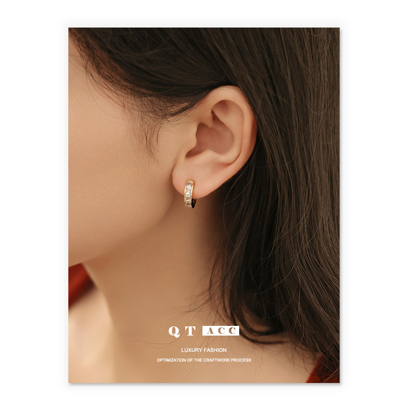Personalidad de la moda europea y americana simple circón con incrustaciones hebilla del oído retro avanzada textura de metal pendientes de anillo de oído joyería de Yiwu