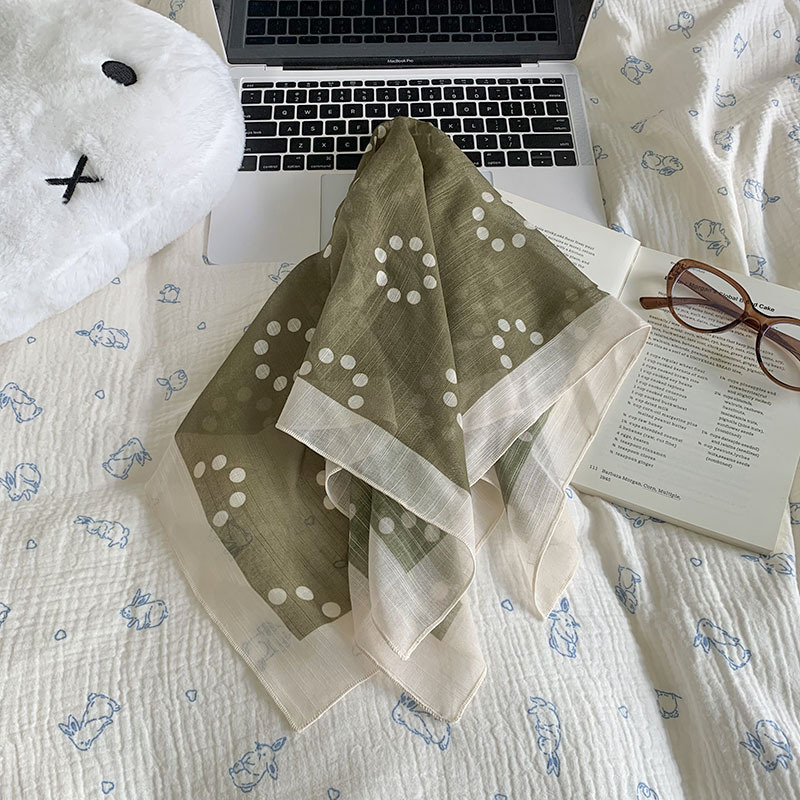 Bufanda de seda de lunares, bufanda cuadrada pequeña con cuello, sentido de alto nivel femenino, bufanda coreana de todo fósforo, diadema pastoral femenina de verano, bufanda pequeña decorativa