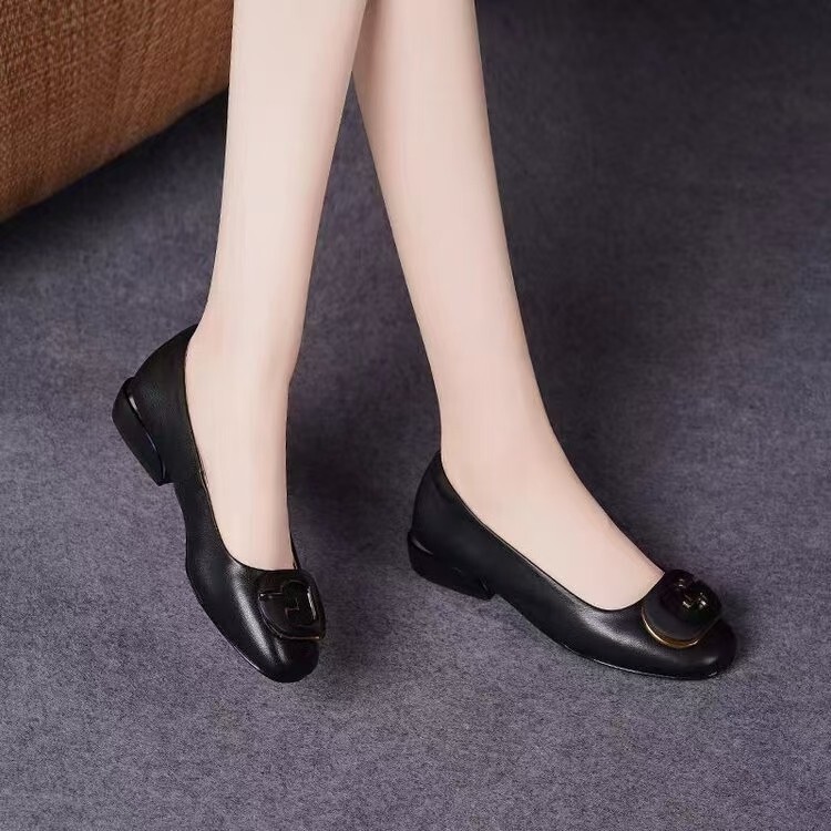 2026 Spring/Autumn new collection: women's flat shoes, comfortable and versatile leather shoes, shallow-toe round-toe loafers 2026 Spring/Autumn new collection: women's flat shoes, comfortable and versatile leather shoes, shallow-toe round-toe loafers
