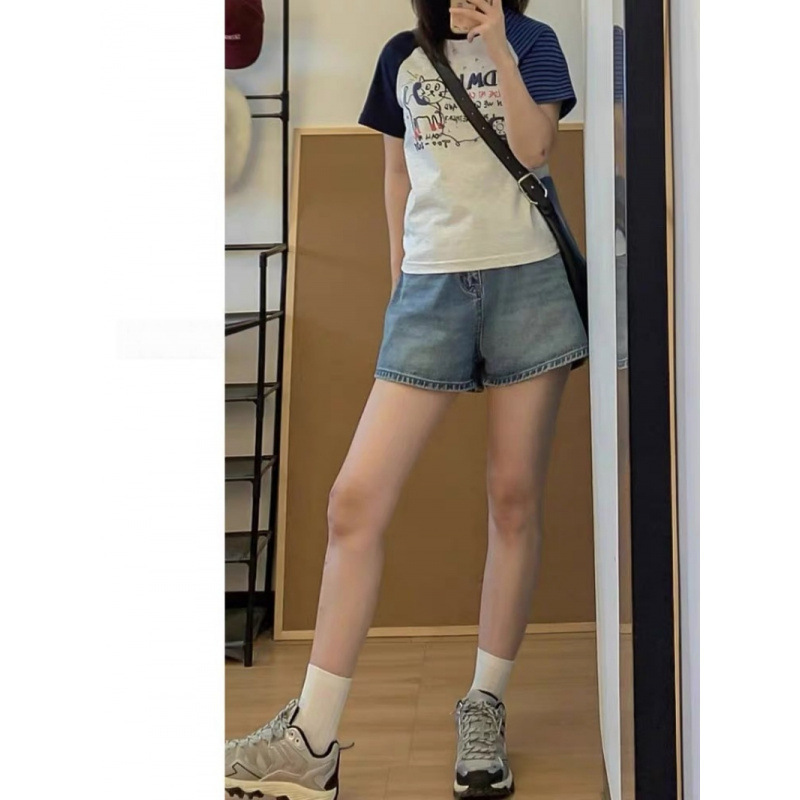 American Retro Denim Shorts for Women, High-Waisted, New Summer Style, Loose Fit, Slimming for Pear-Shaped Body, Wide-Leg A-Line Hot Pants American Retro Denim Shorts for Women, High-Waisted, New Summer Style, Loose Fit, Slimming for Pear-Shaped Body, Wide-Leg A-Line Hot Pants