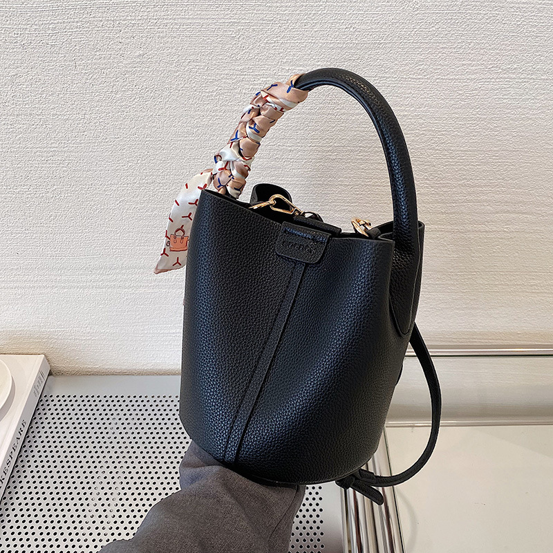 Bolso de cubo de mano de estilo explosivo transfronterizo 2025 nuevo bolso de hombro de tendencia simple popular bolso de mensajero de alta gama súper caliente