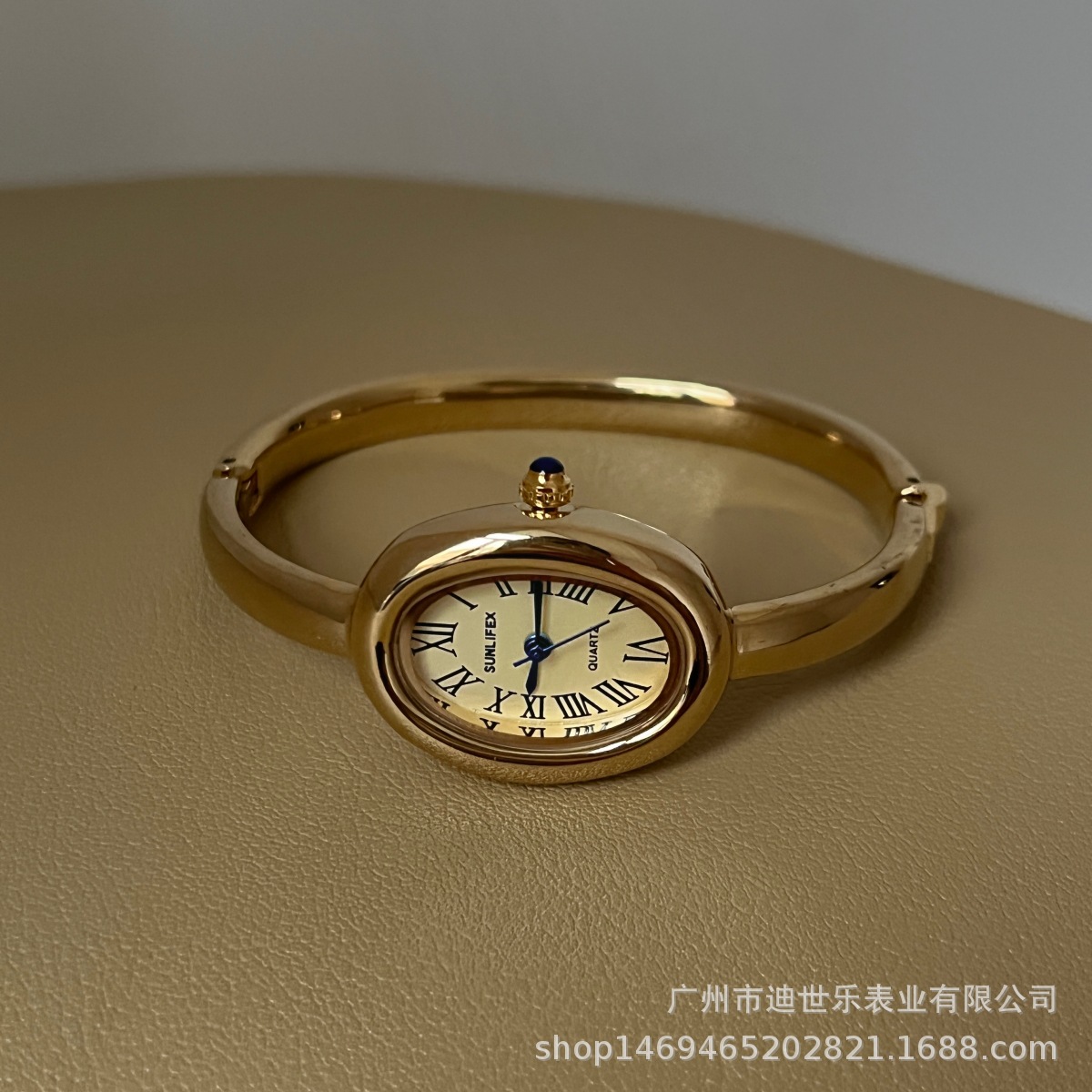 Live Broadcast Popular New Oval Roman Bracelet Watch for Women, Simple, Fashionable, Light, Luxurious and Versatile Quartz Watch