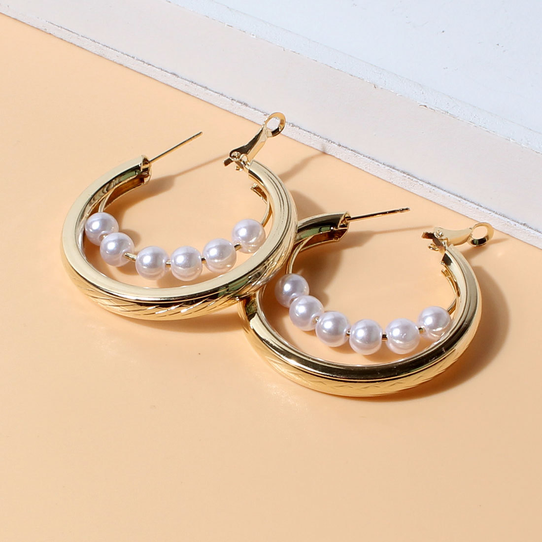 Fashion Alloy Pearl Round Trend Fashion Simple Earrings display picture 2