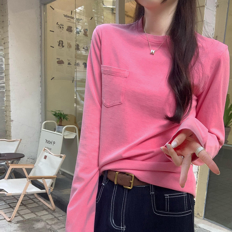 秋冬の実写図の爆発的なゆるいデザイン感の中にシャツの女性の洋気を着て長袖tシャツを着ることができる|undefined