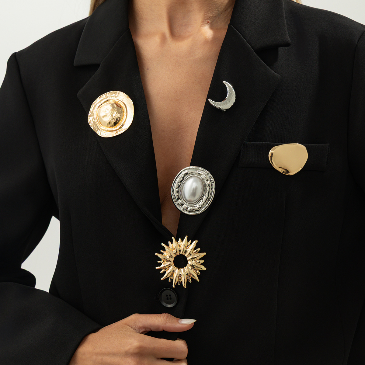 Cross-Border New Jewelry Personalized Alloy Light Luxury Clothing Accessories European and American Style Irregular High-End Versatile Brooch for Women