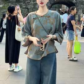 UNMUN新中式国风女2026新款秋季高级感超好看老钱风蓝色印花盘扣