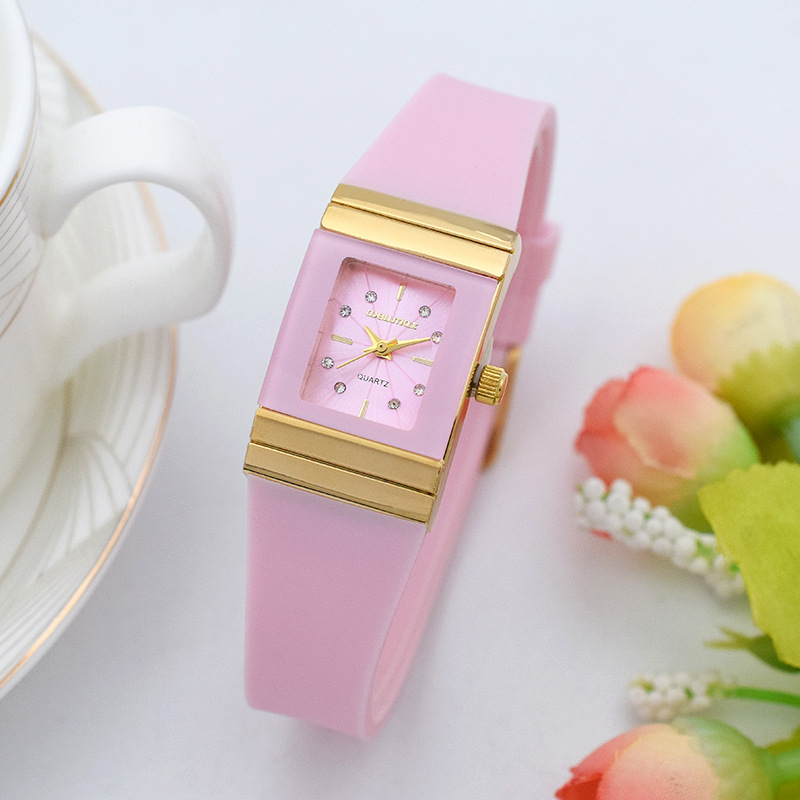 Heiße verkaufende neue kleine quadratische Damenuhr mit Silikonband, modische Damenuhr mit Diamanteinlage, trendige und personalisierte Quarzuhr_voghion.com