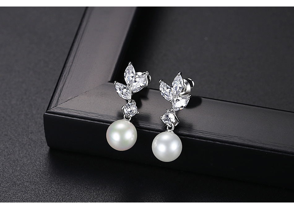 Artificial Pearl, Copper Material Leaf Pattern 1 Pair Lady Leaf Artificial Pearl Copper Plating Inlay Zircon Drop Earrings
