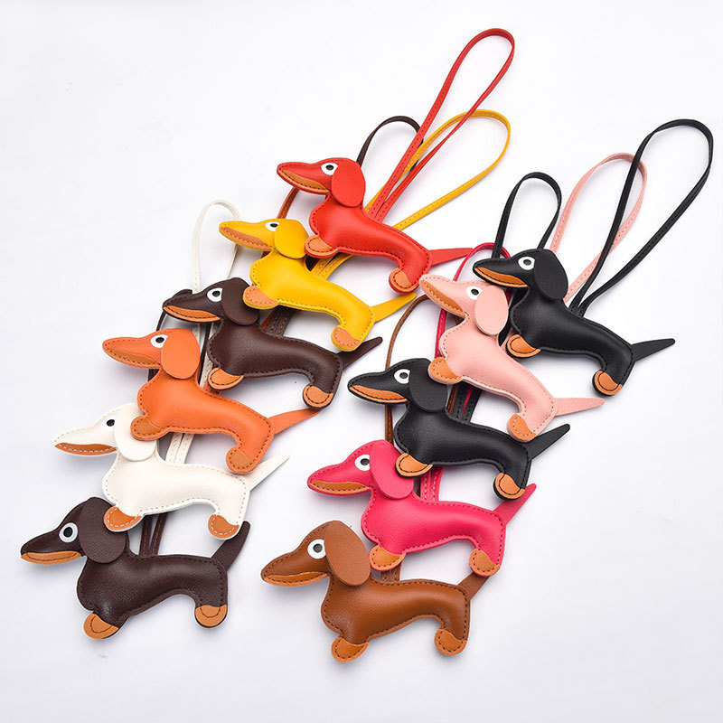 Cross-border manufacturers wholesale handmade high-quality leather puppy hanging buckle cute cartoon dachshund dog pendant creative bag accessories