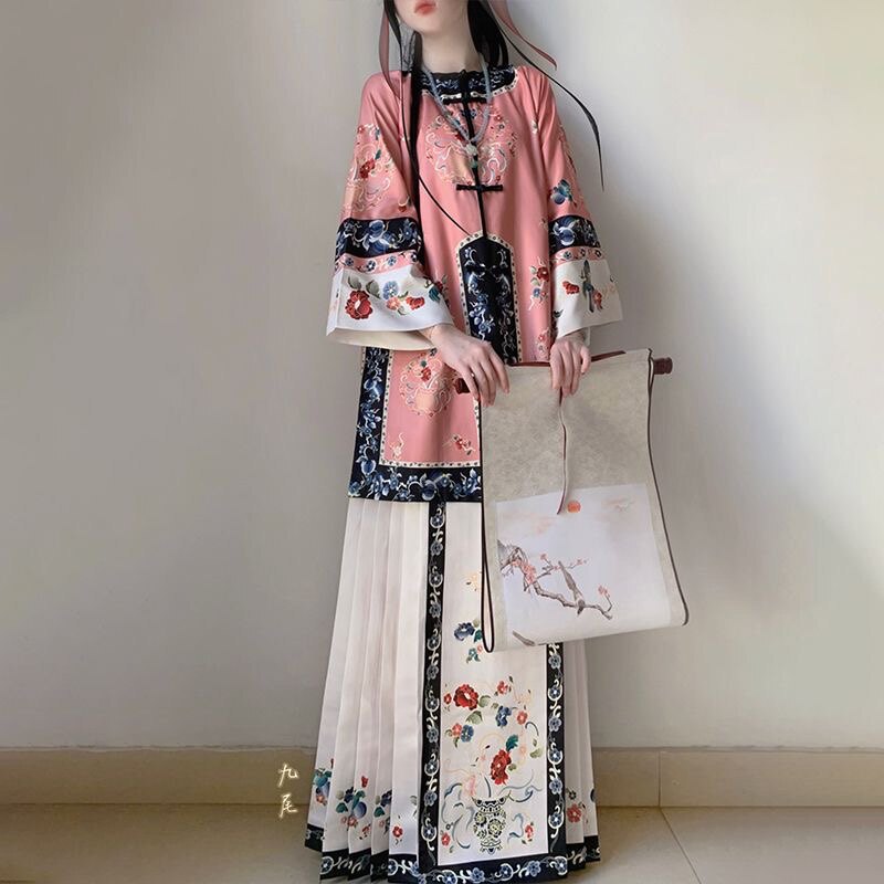 Modern Hanfu-style printed round-neck shirt with front closure, vintage ethnic clothing, Qing Dynasty court-style printed skirt set Modern Hanfu-style printed round-neck shirt with front closure, vintage ethnic clothing, Qing Dynasty court-style printed skirt set