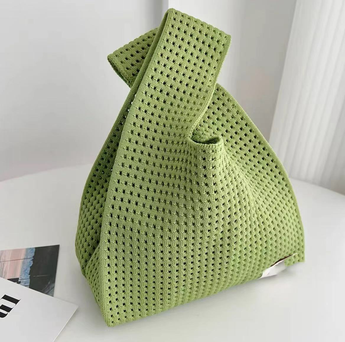 속이 빈 단색 녹색