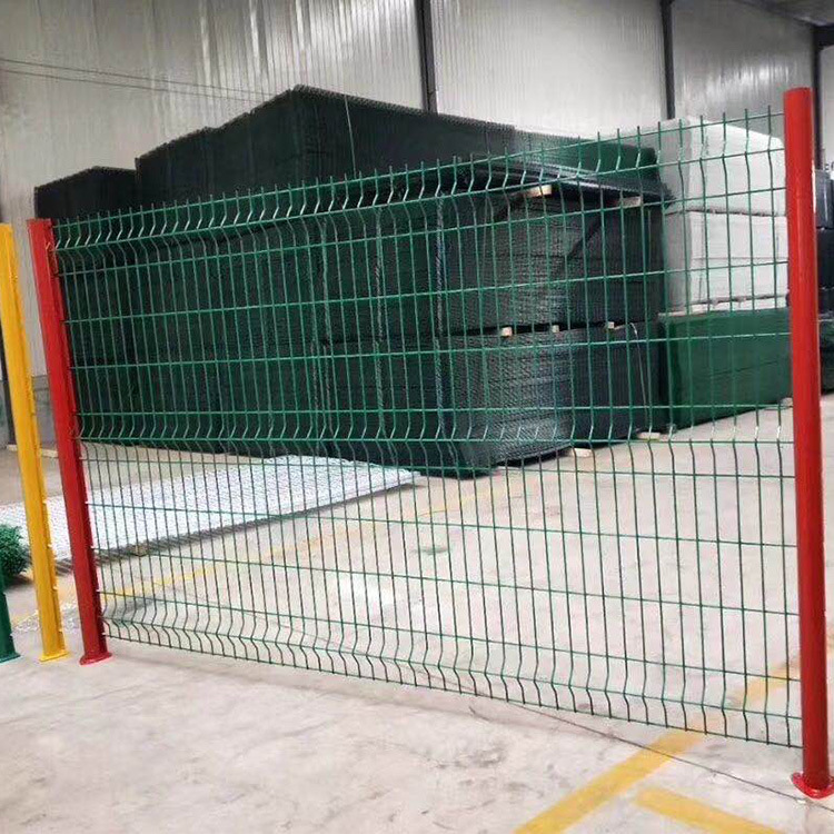 桃型柱护栏网 工厂小区围墙建筑防护围栏景区 三角折弯隔离网供应