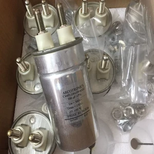 Конденсатор Италия 100 мкФ 500 В C44PLGR6100AASJ 330 В