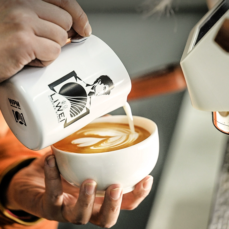 ✅ WPM Huijia Latte Art Cylinder Профессиональная чашка для кофе Latte Art 304 Цилиндр для молока из нержавеющей стали с наклонным горлышком Чашка для молочной пены # 6 круглых рта