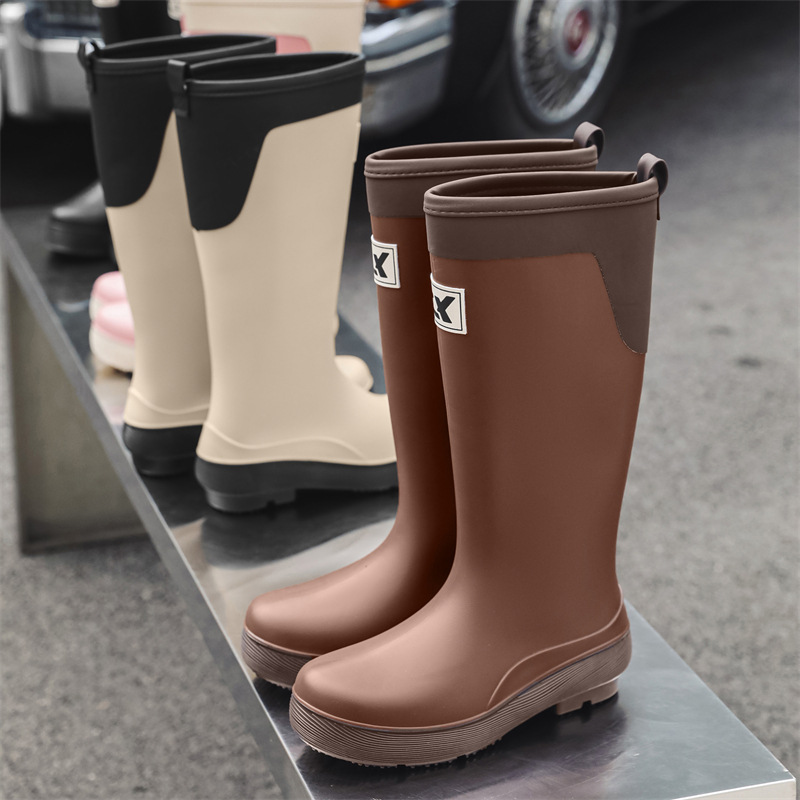Botas de lluvia de tubo alto, botas de lluvia de moda para mujer, zapatos impermeables de suela gruesa para exteriores, zapatos de goma y botas de agua de tubo largo de terciopelo, mujeres transfronterizas image 5