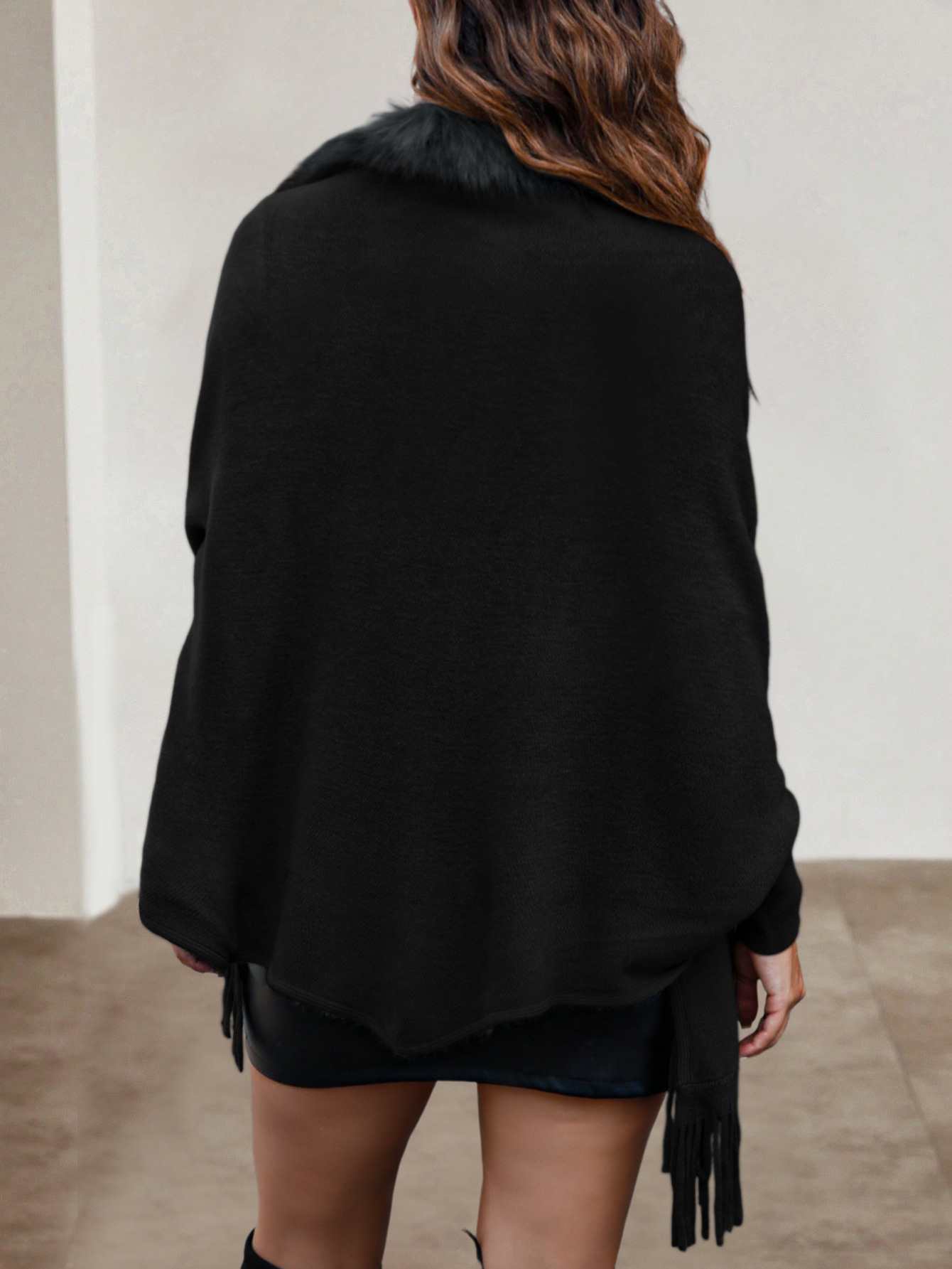 Mantella Cardigan da donna con collo in pelliccia sciolto e frange in maglia_voghion.com