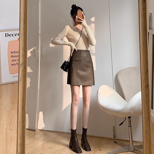 A versatile autumn-winter PU side slit high-waisted casual A-line slimming peplum short skirt