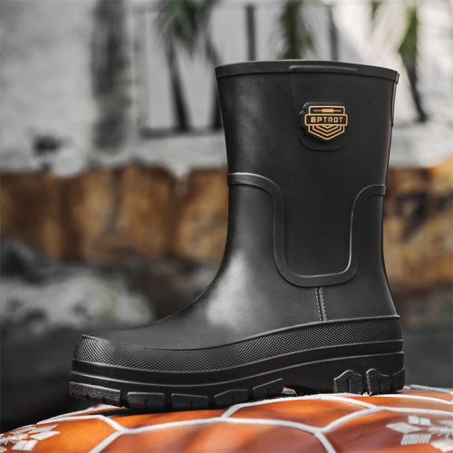 Men's Fashion Mid-Calf Rain Boots with Thick Soles, Outwear, Versatile Fishing Shoes, Non-Slip Kitchen Rubber Shoes, Waterproof Car Washing Shoes