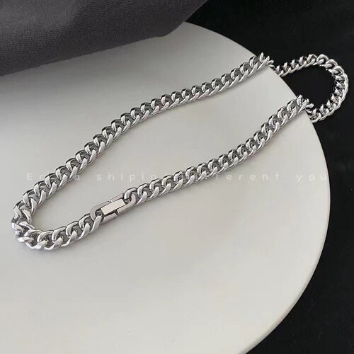 Stainless steel Cuban chain necklace with snap clasp—colorfast, chunky design, perfect for both women and men, trendy Instagram-inspired streetwear hip-hop style.