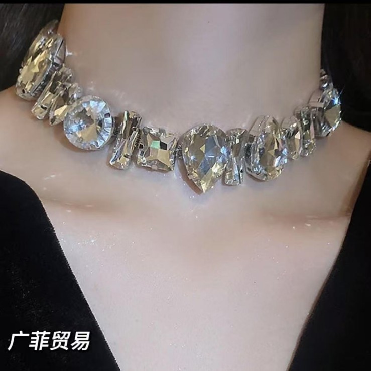 厂家批发新款欧美嘻哈女士方形水晶项链潮流女配饰